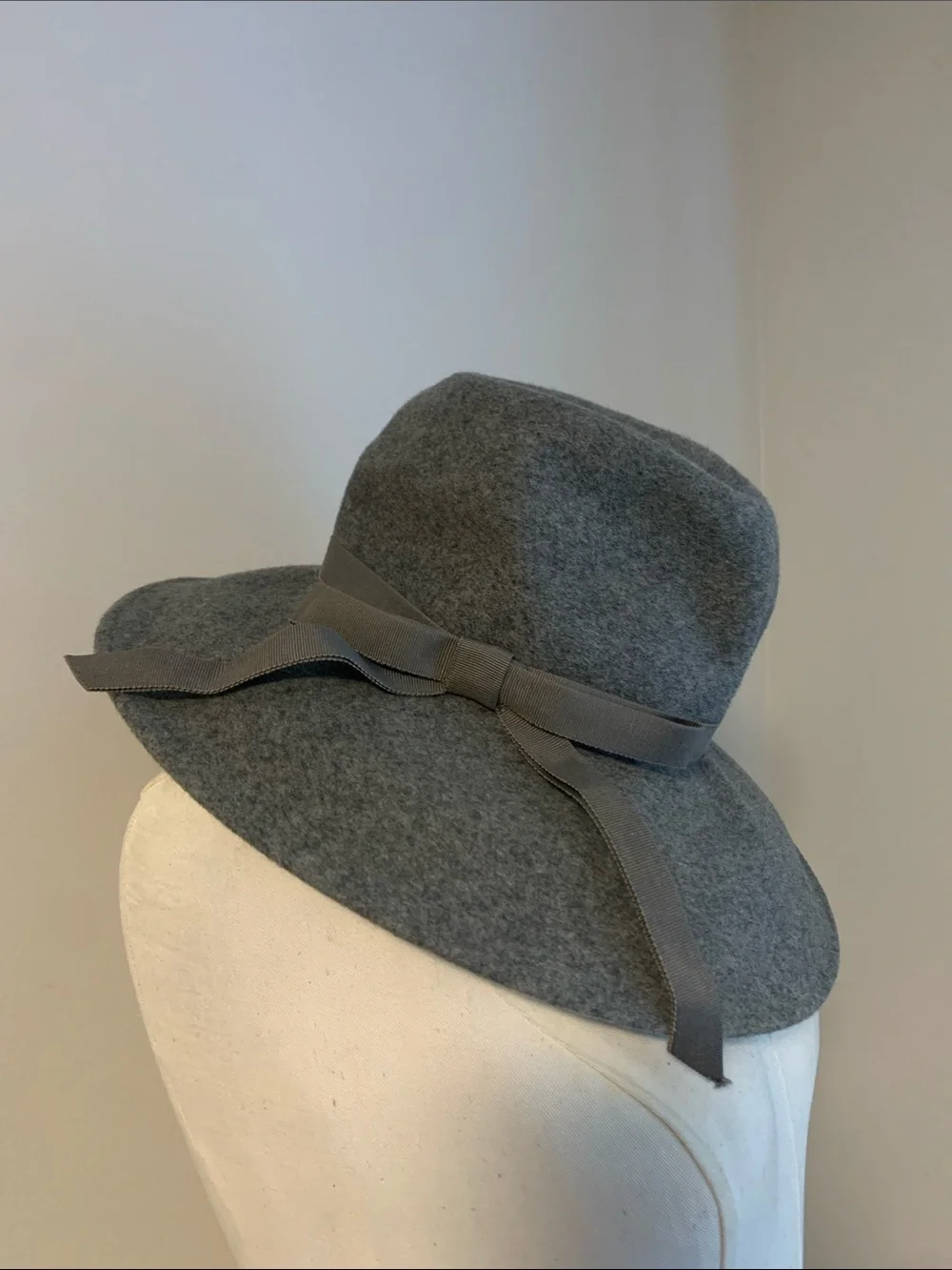 Vintage Henry Pollak wool womans hat